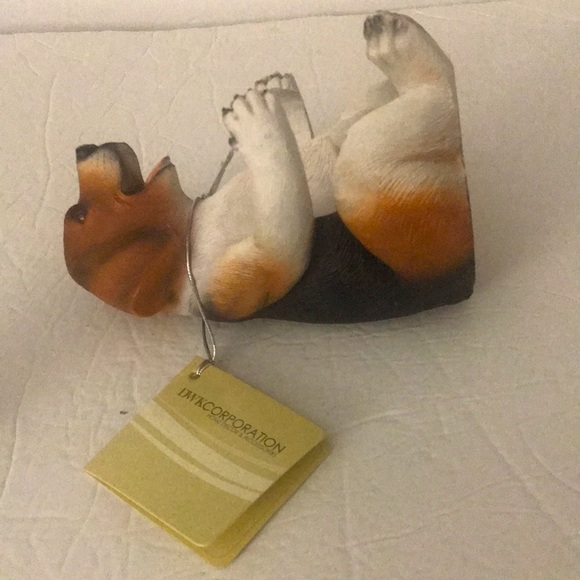 Beagle Dog Holding Salt and Pepper Shakers - Picture 5 of 5